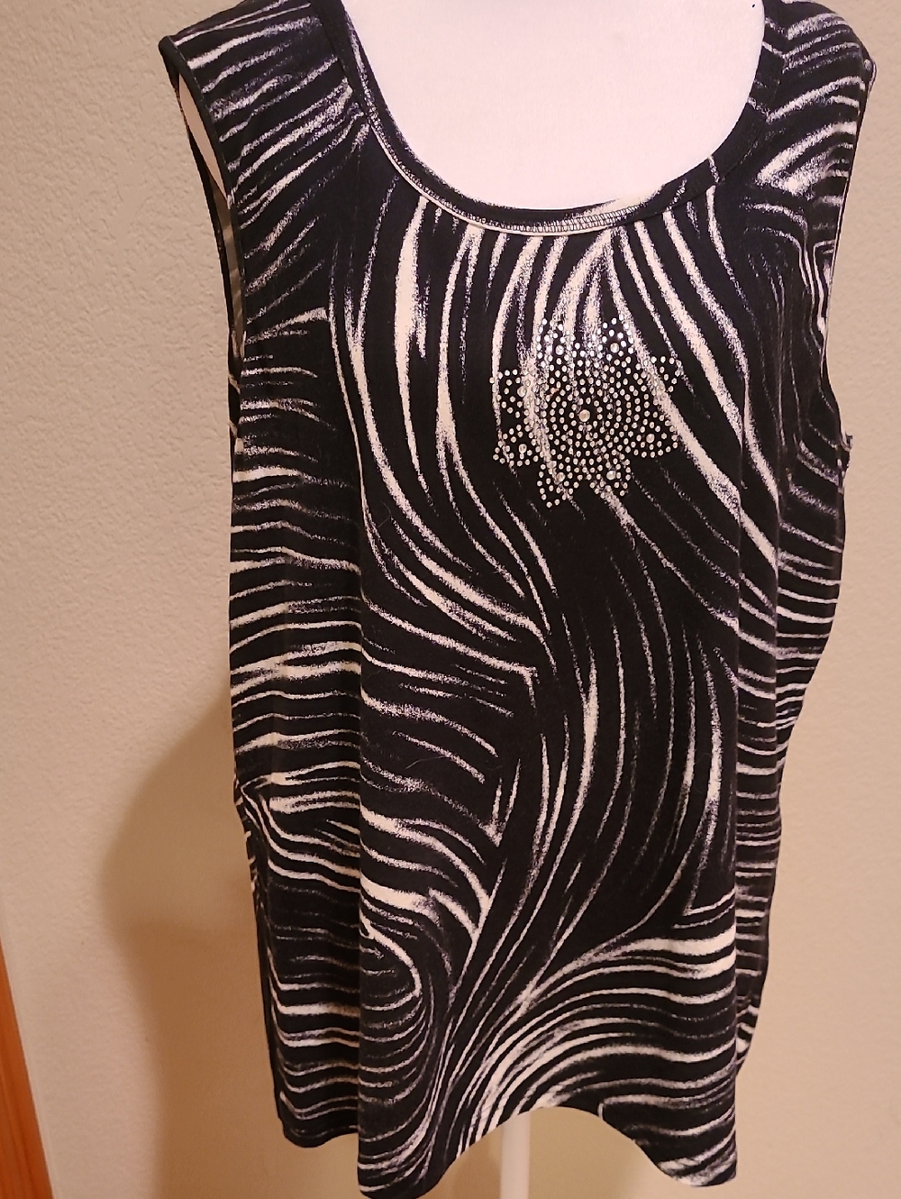 Onque Woman Black & White Zebra-Print Tank with Rhinestone Detail Size 1X